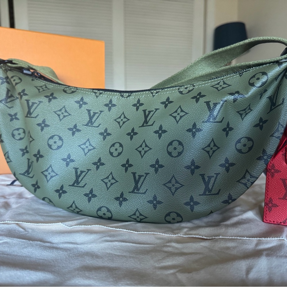 AUTHENTIC - Louis Vuitton Hammock Bag Khaki Green Vermillion Red Monogram Canvas - Picture 2 of 10